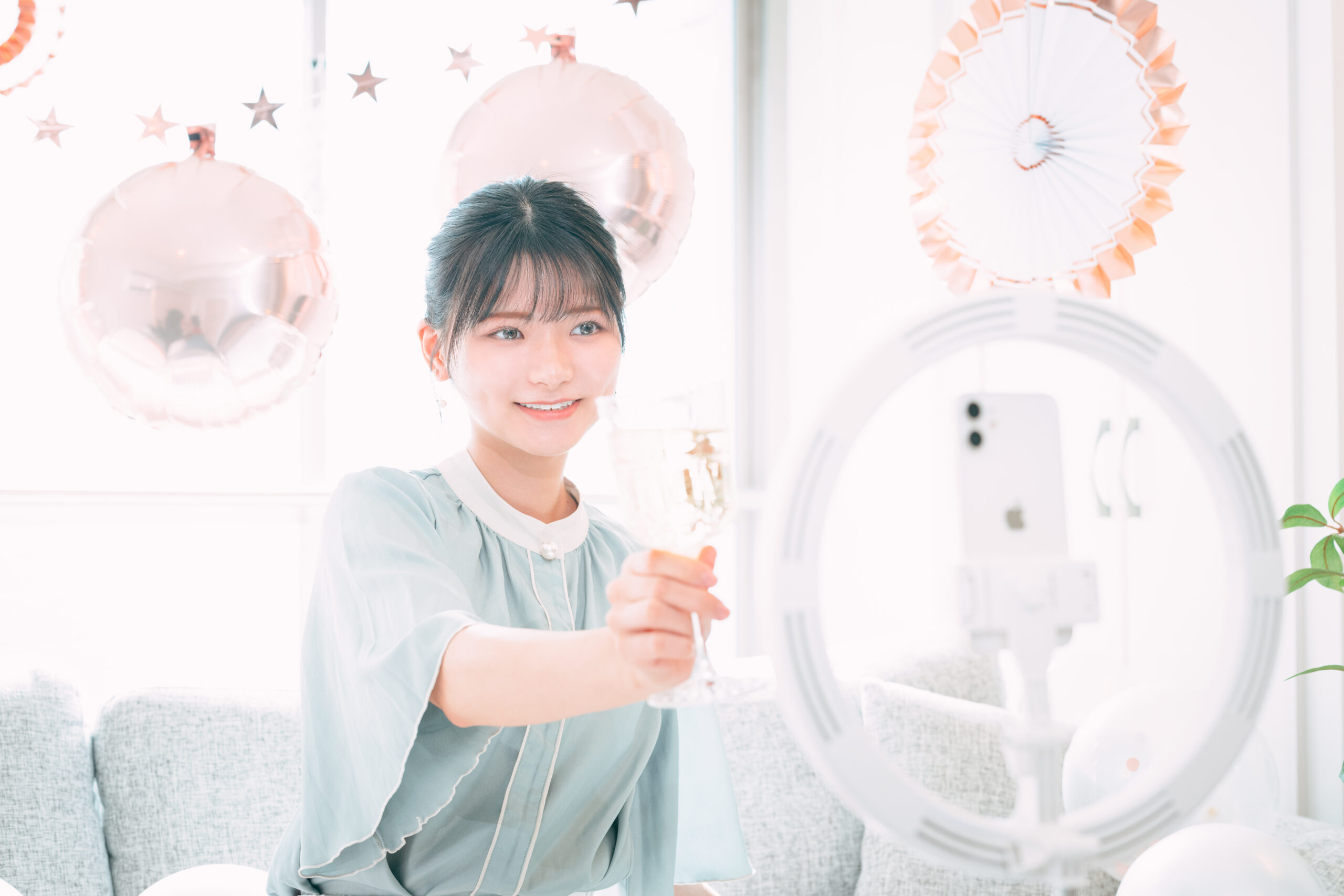 国内外のライバー・アーティスト等の育成、マネジメント及びプロモート業務